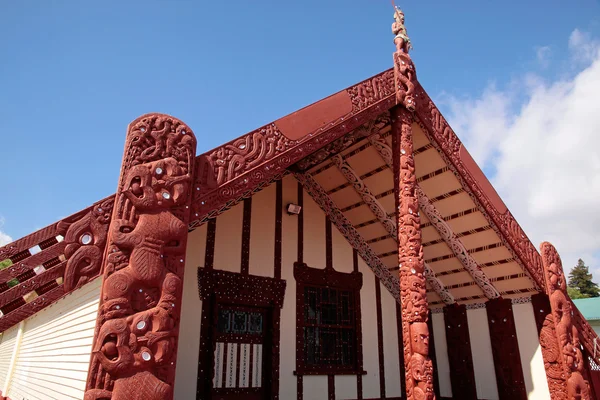 Carvingowa dom w rotorua — Zdjęcie stockowe