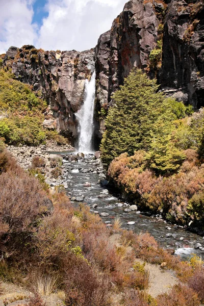 Cascada en el Parque Nacional Tongariro — Foto de Stock