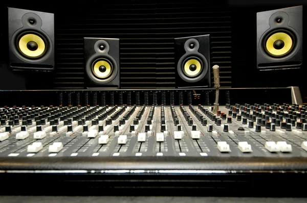 Mixing desk with speakers — Stock Photo, Image