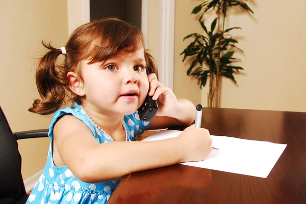 Young girl in an office environment — Stock Photo, Image