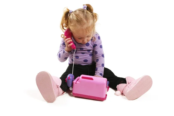 Menina brincando com o telefone — Fotografia de Stock