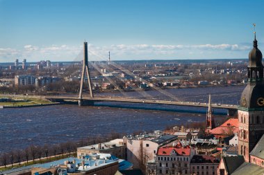 Riga'da bir köprü olarak görüntüleme