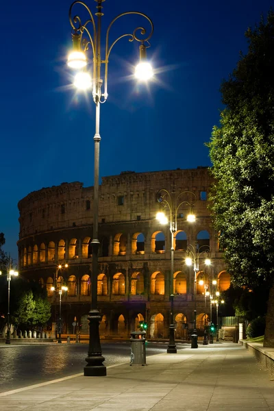 罗马竞技场和灯笼 — 图库照片
