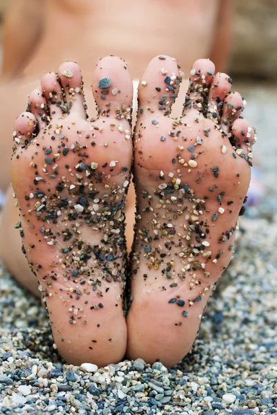 Ноги с песком на ней — стоковое фото