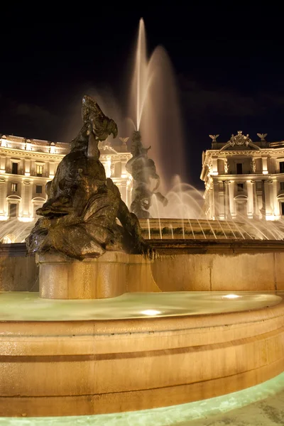 Piazza della Repubblica, fontana, notte — Foto Stock