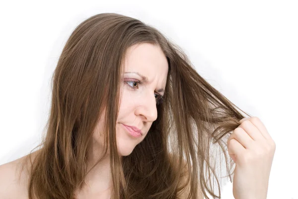 Kvinna missnöjd med hennes hår — Stockfoto