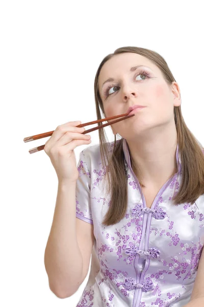 Mulher com pauzinhos para sushi — Fotografia de Stock