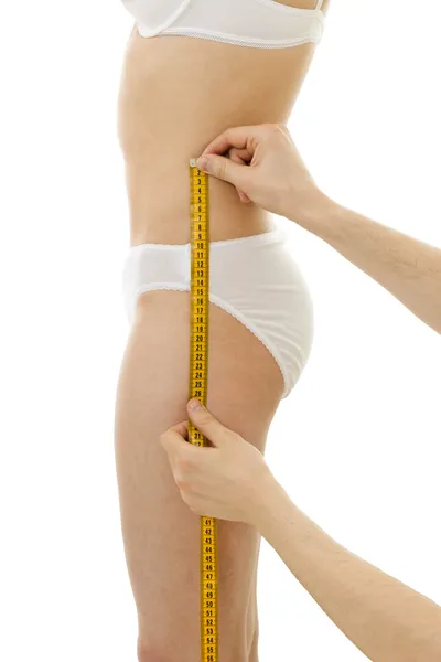 Medir el tamaño de las caderas de la mujer — Foto de Stock