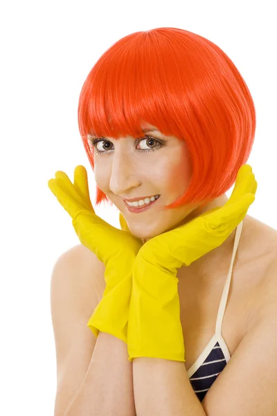 Mulher de peruca vermelha e luvas amarelas — Fotografia de Stock
