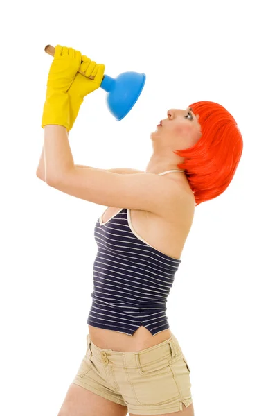 Шокированная женщина с чистящим инструментом — стоковое фото