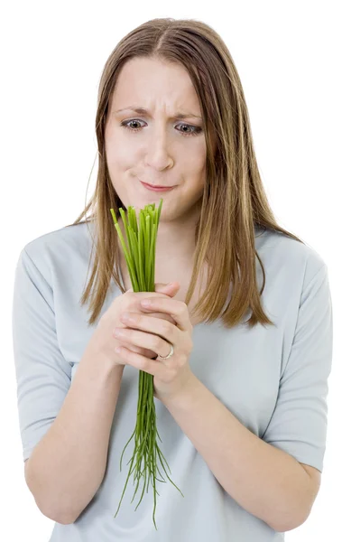 Mujer desconcertada con racimo de hierba — Foto de Stock