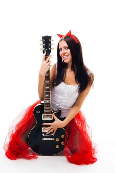 Сексуальная девушка с черной гитарой и рогами — стоковое фото