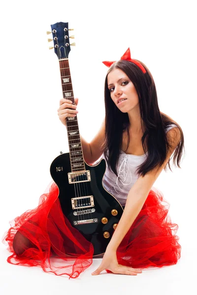 Соблазнительная женщина с гитарой — стоковое фото