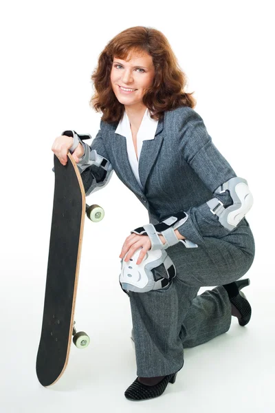 滑板的商务女人 — 图库照片
