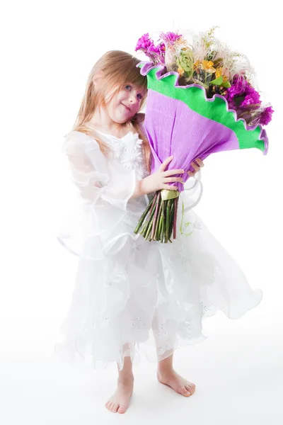 Little girl in white dress hold bouquet of flowers — Stock Photo, Image