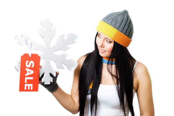 Γυναίκα κρατήστε νιφάδα χιονιού με πώληση tag — Φωτογραφία Αρχείου