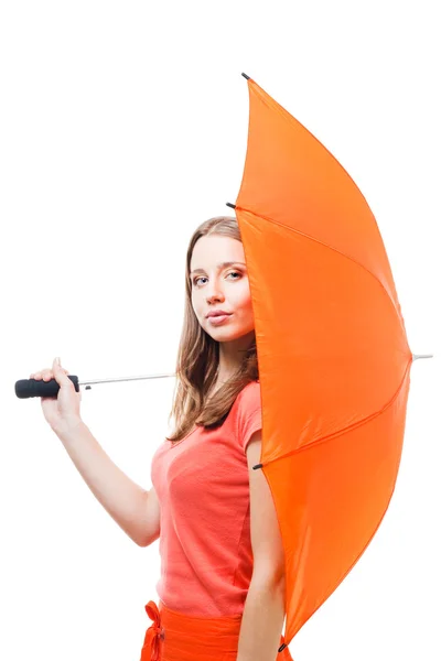 Frau versteckt sich hinter Regenschirm — Stockfoto