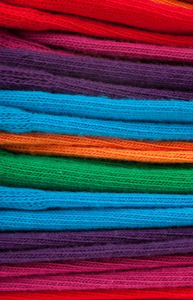 Roupas coloridas em uma pilha — Fotografia de Stock