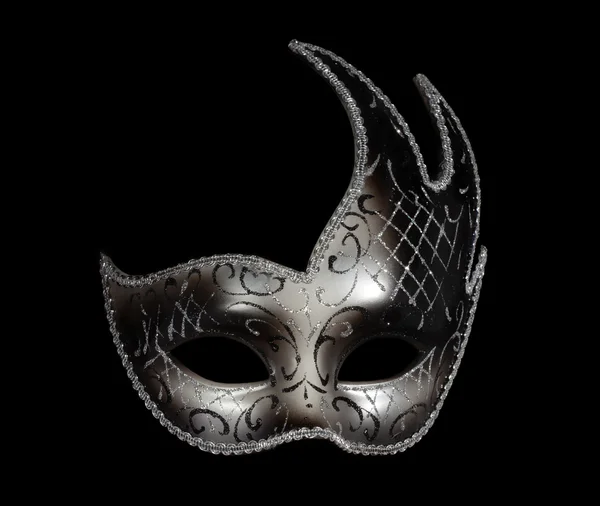 Masque vénitien classique argenté sur noir — Photo
