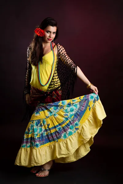Gypsy vrouw dans — Stockfoto