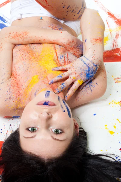 色と塗られる女性 — ストック写真