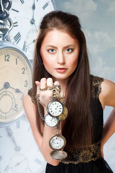 Femme avec horloge — Photo