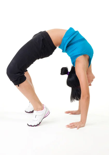 Kvinna med bron stretching pose — Stockfoto