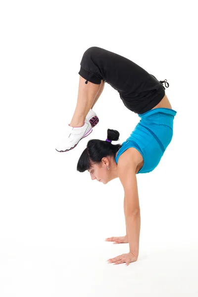 Frau macht Gleichgewichtsstreckübung — Stockfoto