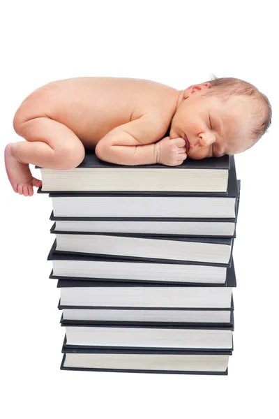 Recién nacido dormir en un montón de libros — Foto de Stock