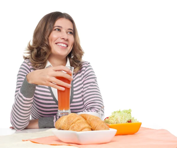 Mujer feliz desayunando ligero — Foto de Stock