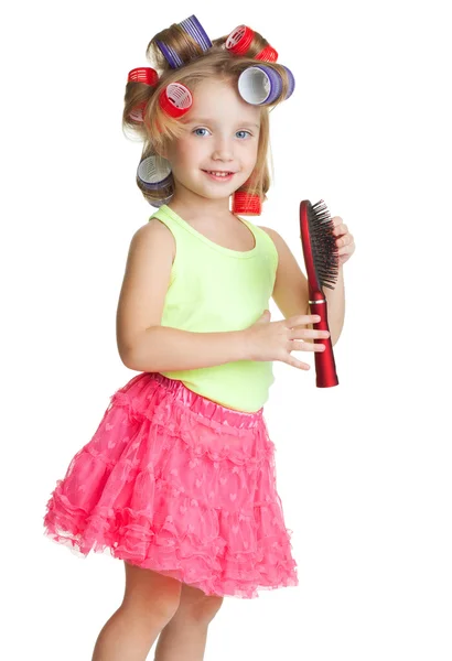 Kleines Mädchen spielen Friseur — Stockfoto