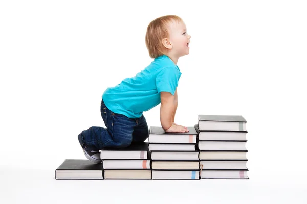 Ein Kleinkind, das nach Wissen kriecht — Stockfoto