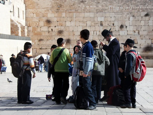 stock image Group of Jewish children with Western wall on background