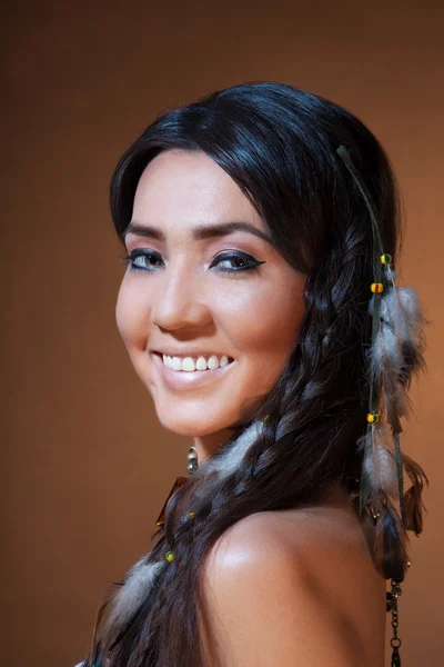 Smiling American Indian woman — Stock Photo, Image