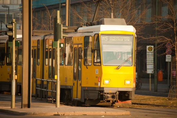 Tram elettrico giallo a Berlino — Foto Stock