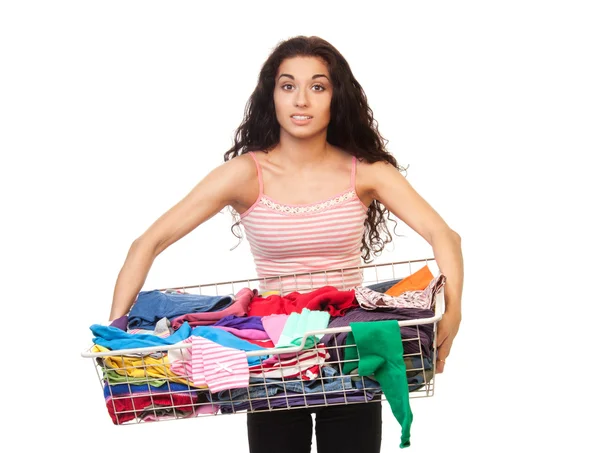 Žena hospodářství koš prádla — Stock fotografie