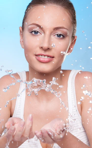 Washing face in the morning makes happy — Stock Photo, Image