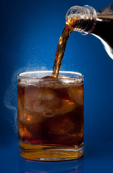 Filling glass with cola — Stock Photo, Image