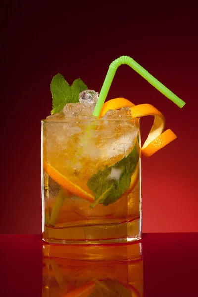 Orange cocktail glas — Stockfoto