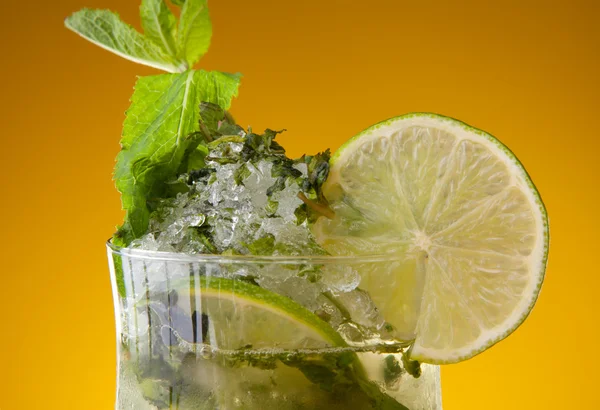 Close-up van mojito cocktail — Stockfoto