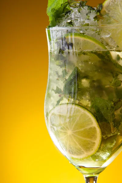 Primer plano de vidrio con limonada — Foto de Stock