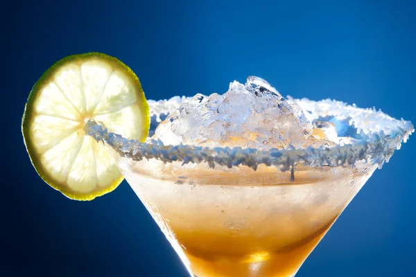Närbild av glas med cocktail — Stockfoto