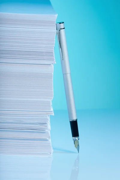 Paper and pen — Stock Photo, Image