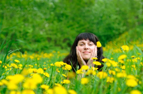 Woman on the grass — Stock Photo, Image