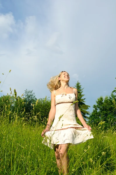 Dancing woman on the meadow — Stock Photo, Image