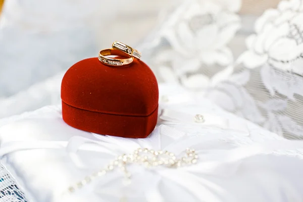 Gold wedding rings — Stock Photo, Image