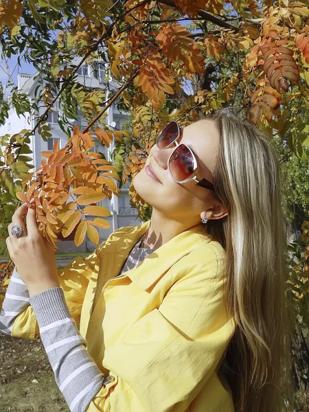 Woman in sunglasses with ash fall — Stock Photo, Image