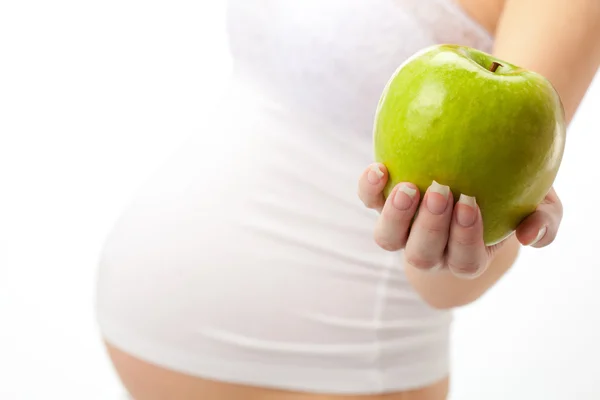 Zwangere vrouw met appel — Stockfoto