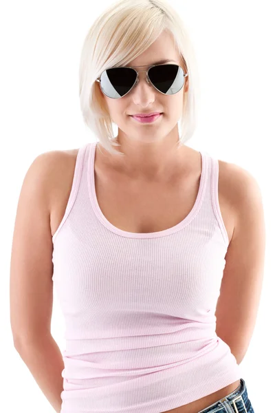Blond kvinna i solglasögon — Stockfoto
