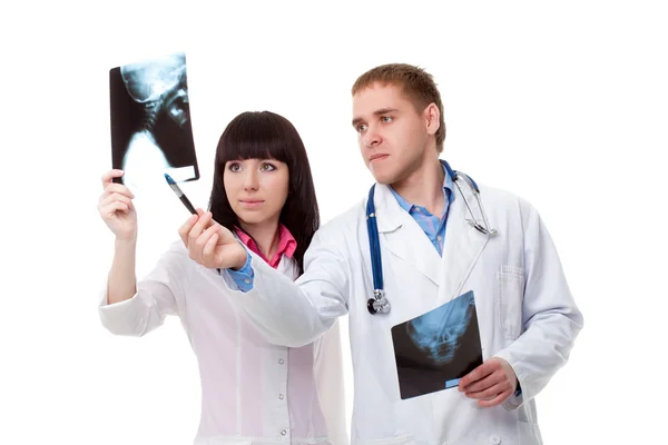 Γυναίκα και άντρας γιατρούς πάνω από λευκό — Φωτογραφία Αρχείου